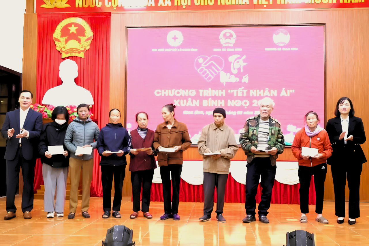Đại Nghĩa Group trao quà Tết tận tay người dân